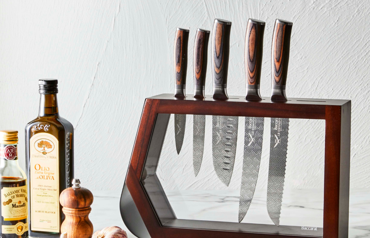Receive a FREE Baccarat® Le Connoisseur Steak Knife Set with purchase